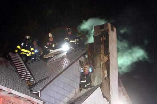 Structure Fire- Lake Shore Drive, Putnam Lake Pictures Copyright © Frank Becerra Jr.